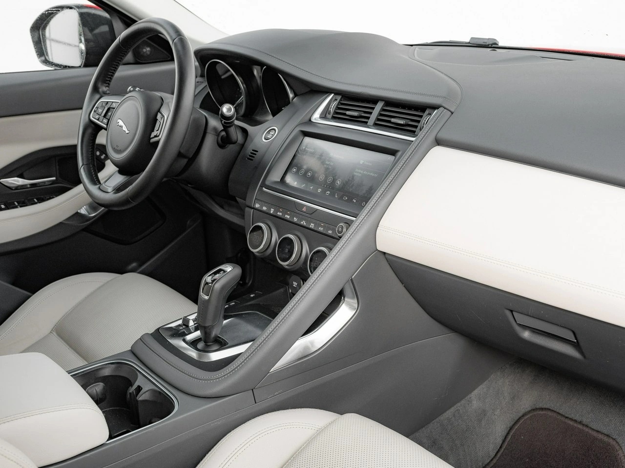 Jaguar E-Pace - Zdjęcie 31