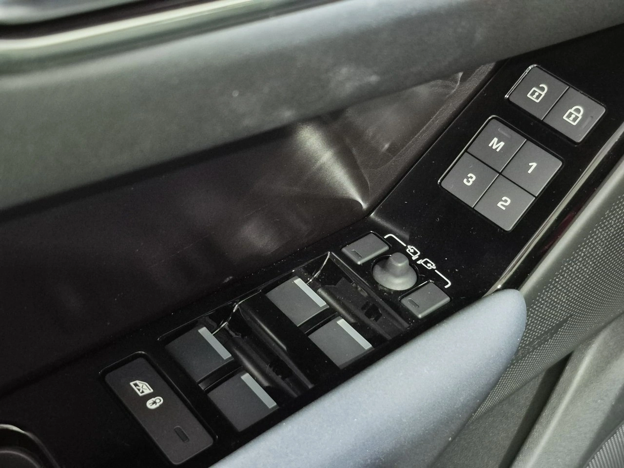 Land Rover Range Rover Velar - Zdjęcie 12