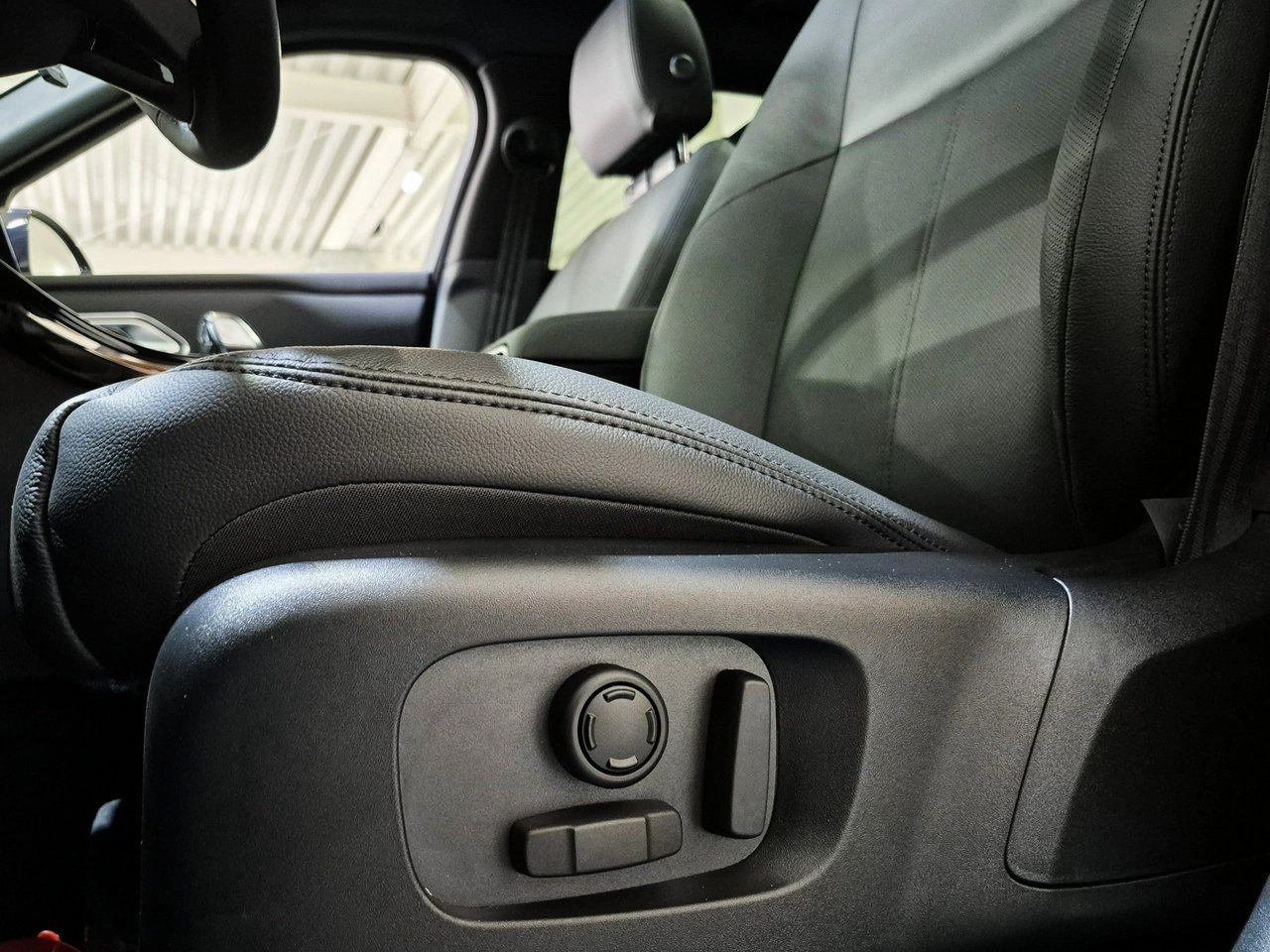 Land Rover Range Rover Velar - Zdjęcie 15