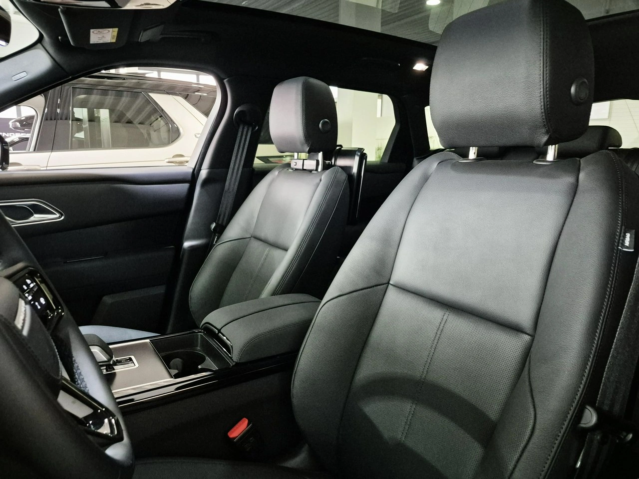 Land Rover Range Rover Velar - Zdjęcie 17