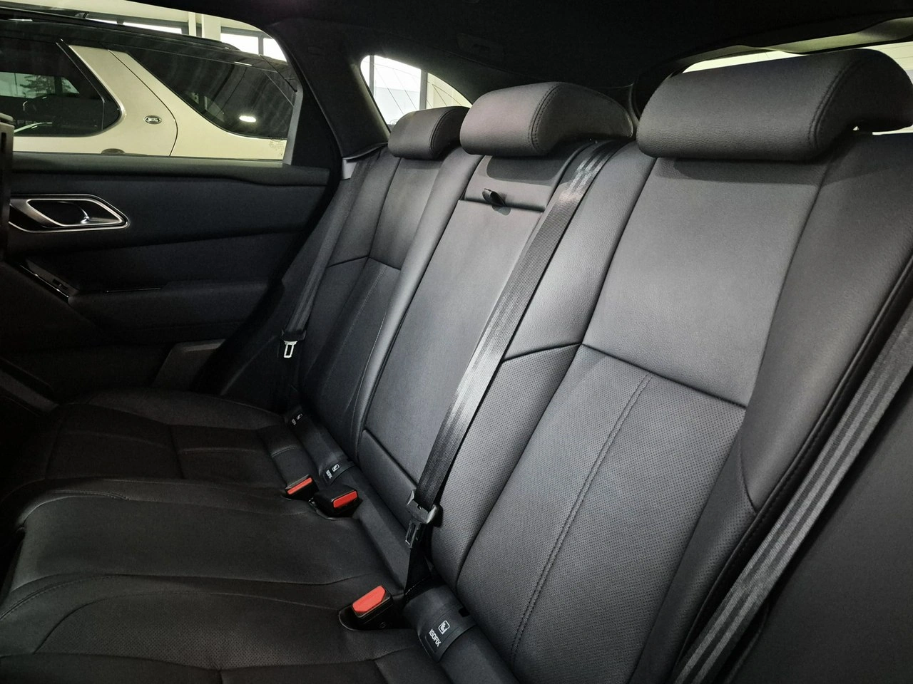 Land Rover Range Rover Velar - Zdjęcie 22