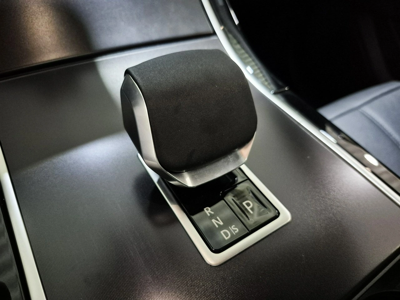 Land Rover Range Rover Velar - Zdjęcie 34