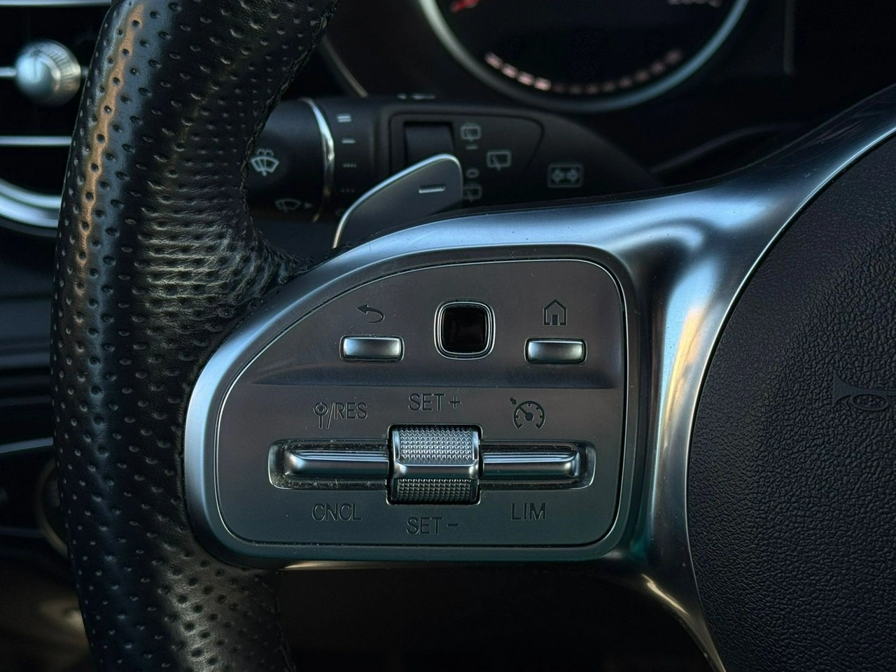 Mercedes GLC 200 - Zdjęcie 19