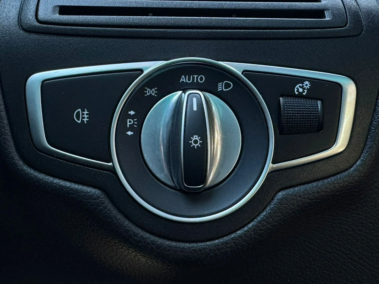 Mercedes GLC 200 - Zdjęcie 29