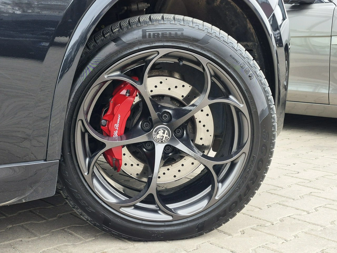 Alfa Romeo Stelvio - Zdjęcie 14