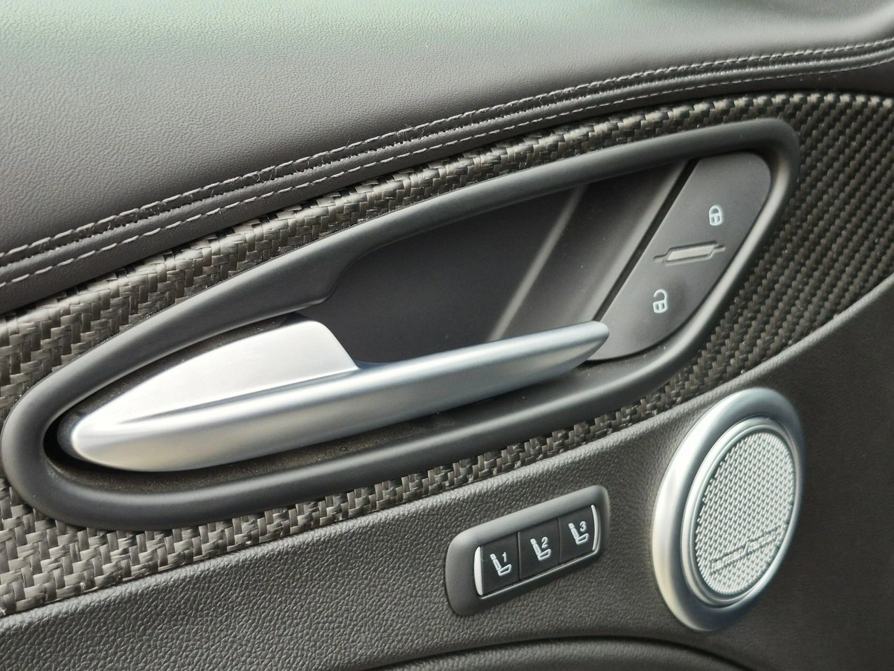 Alfa Romeo Stelvio - Zdjęcie 20