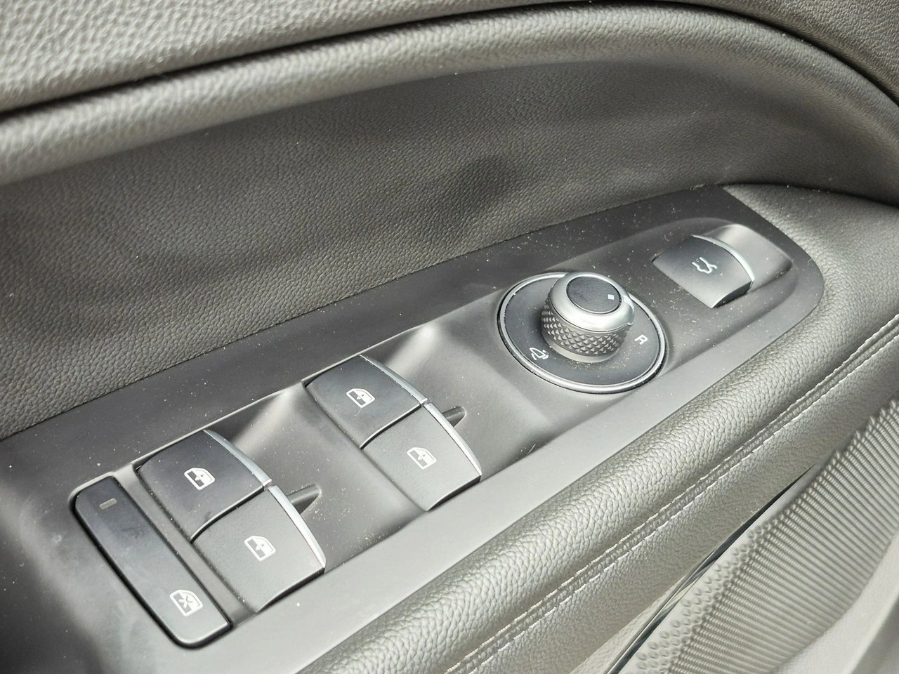 Alfa Romeo Stelvio - Zdjęcie 21