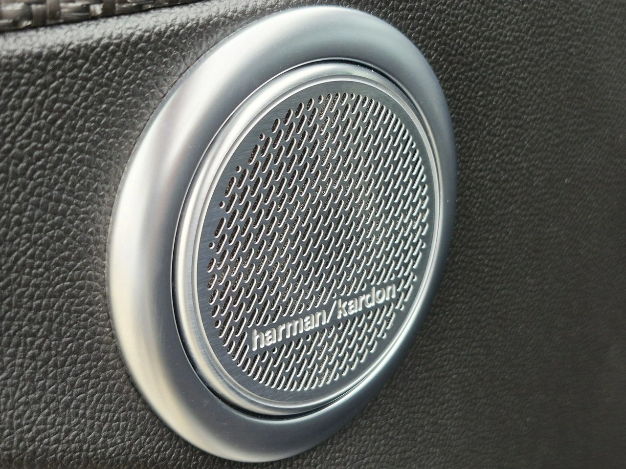 Alfa Romeo Stelvio - Zdjęcie 22