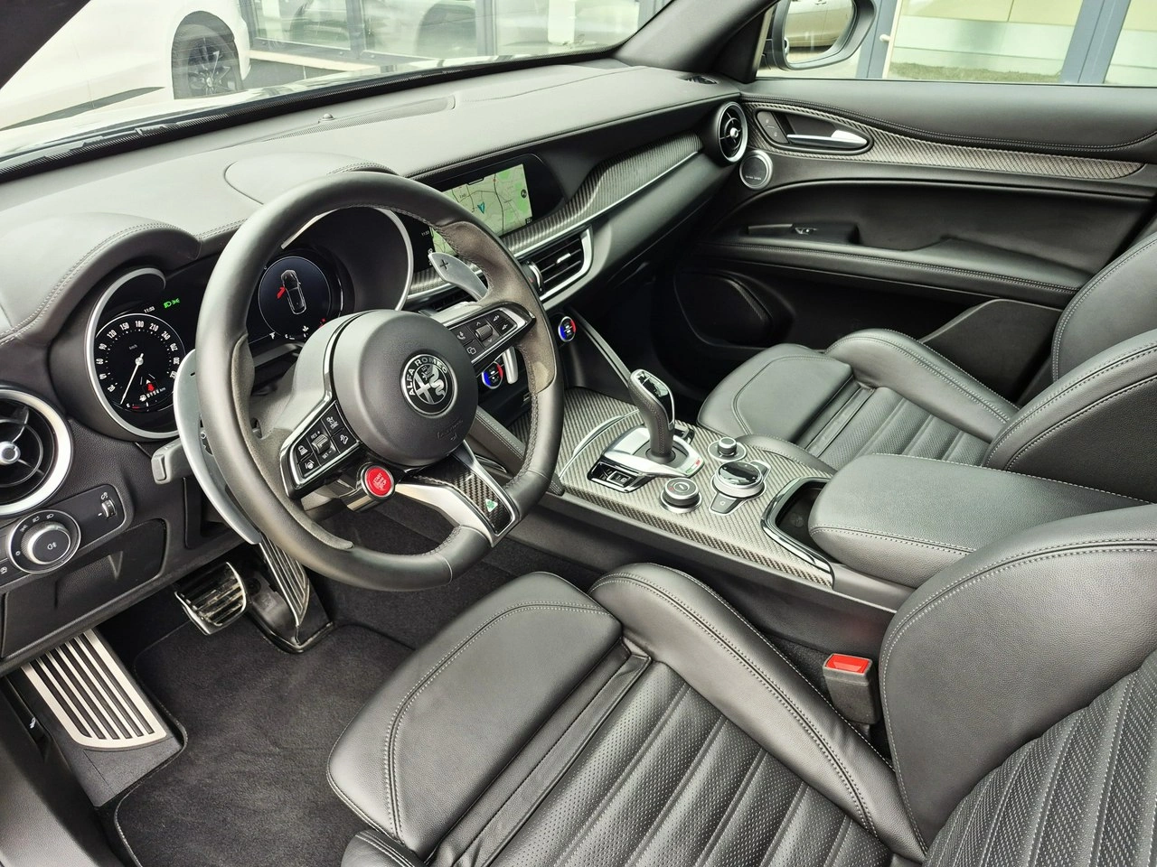 Alfa Romeo Stelvio - Zdjęcie 23