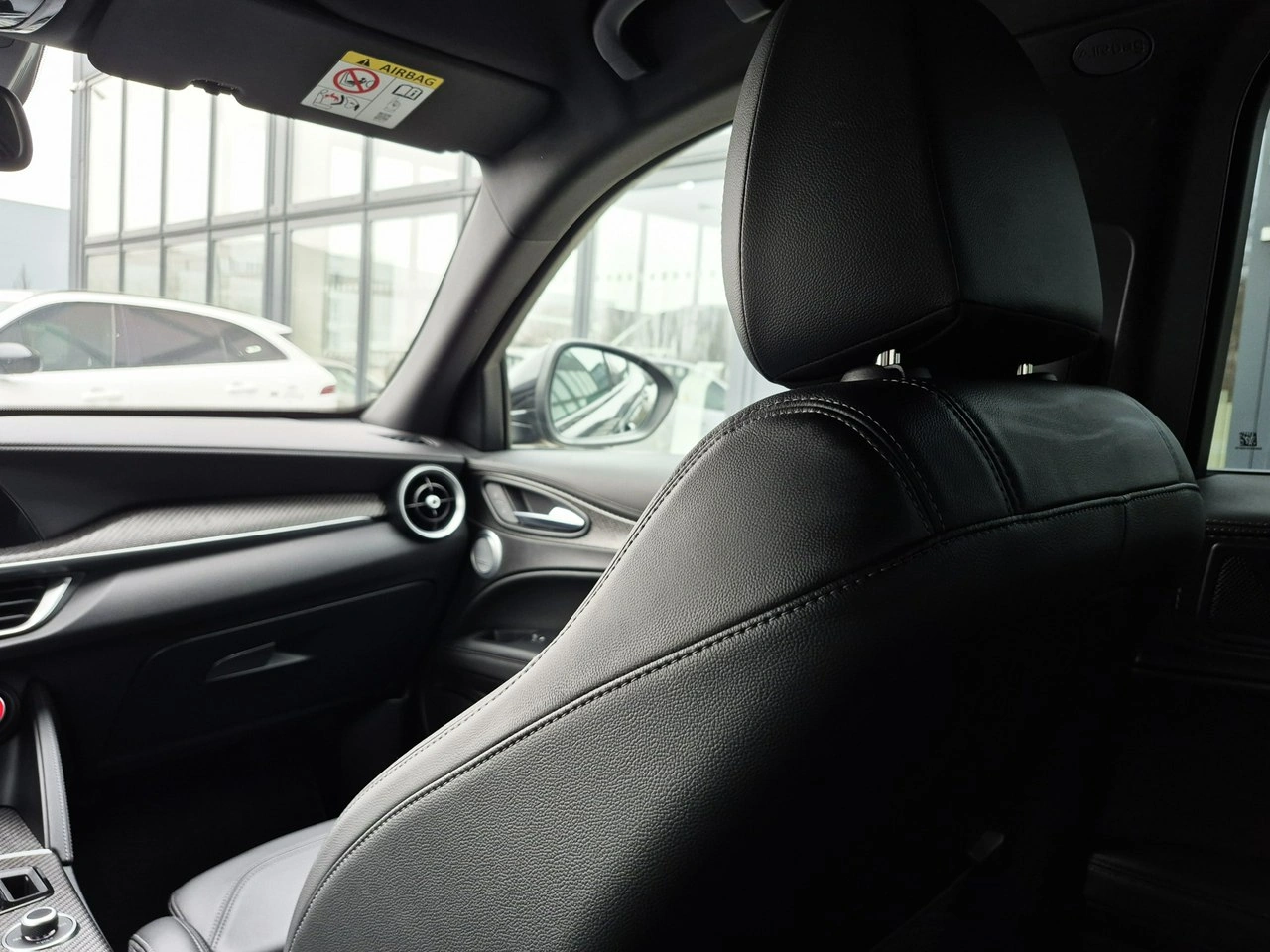 Alfa Romeo Stelvio - Zdjęcie 28