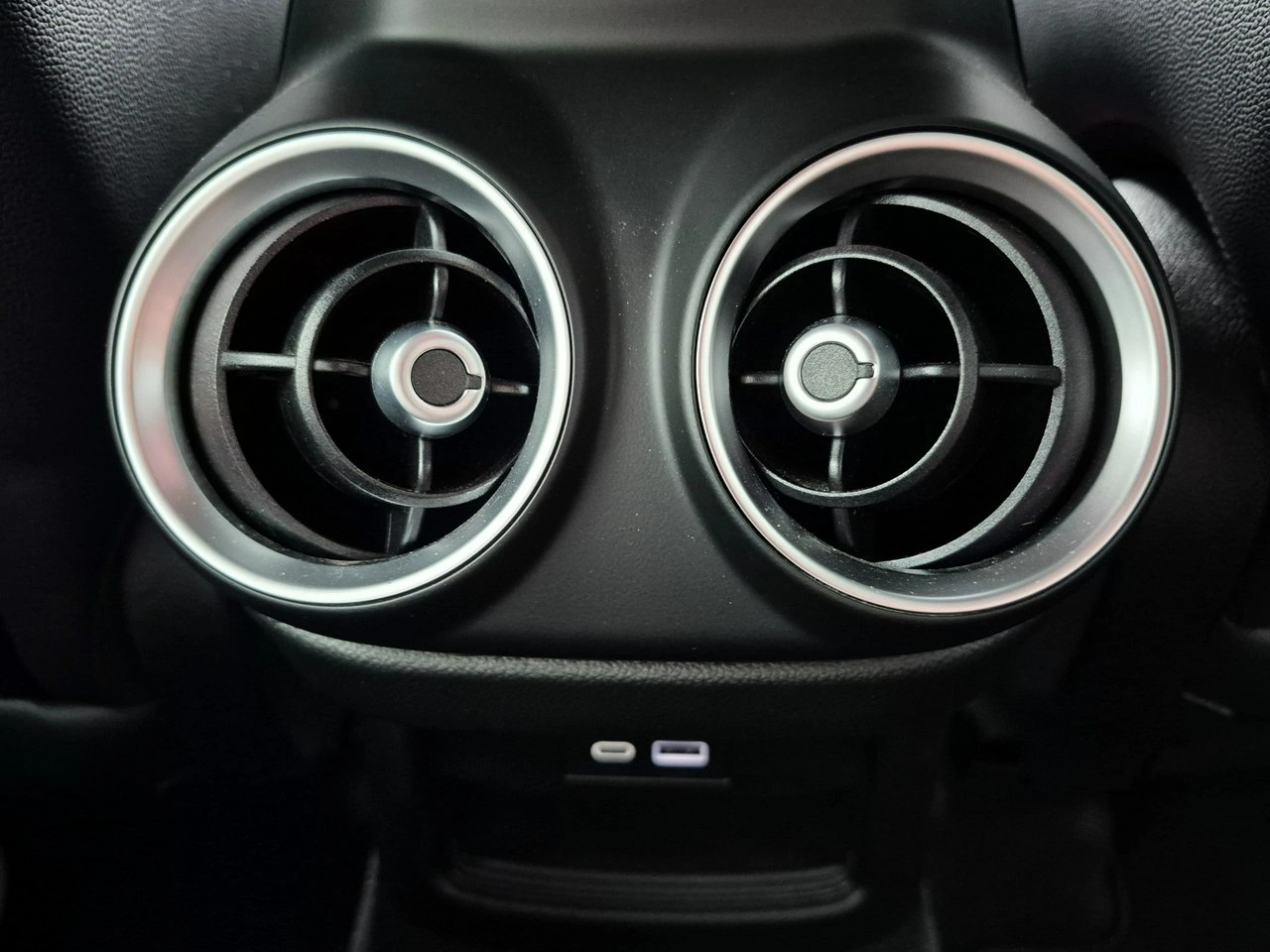 Alfa Romeo Stelvio - Zdjęcie 30