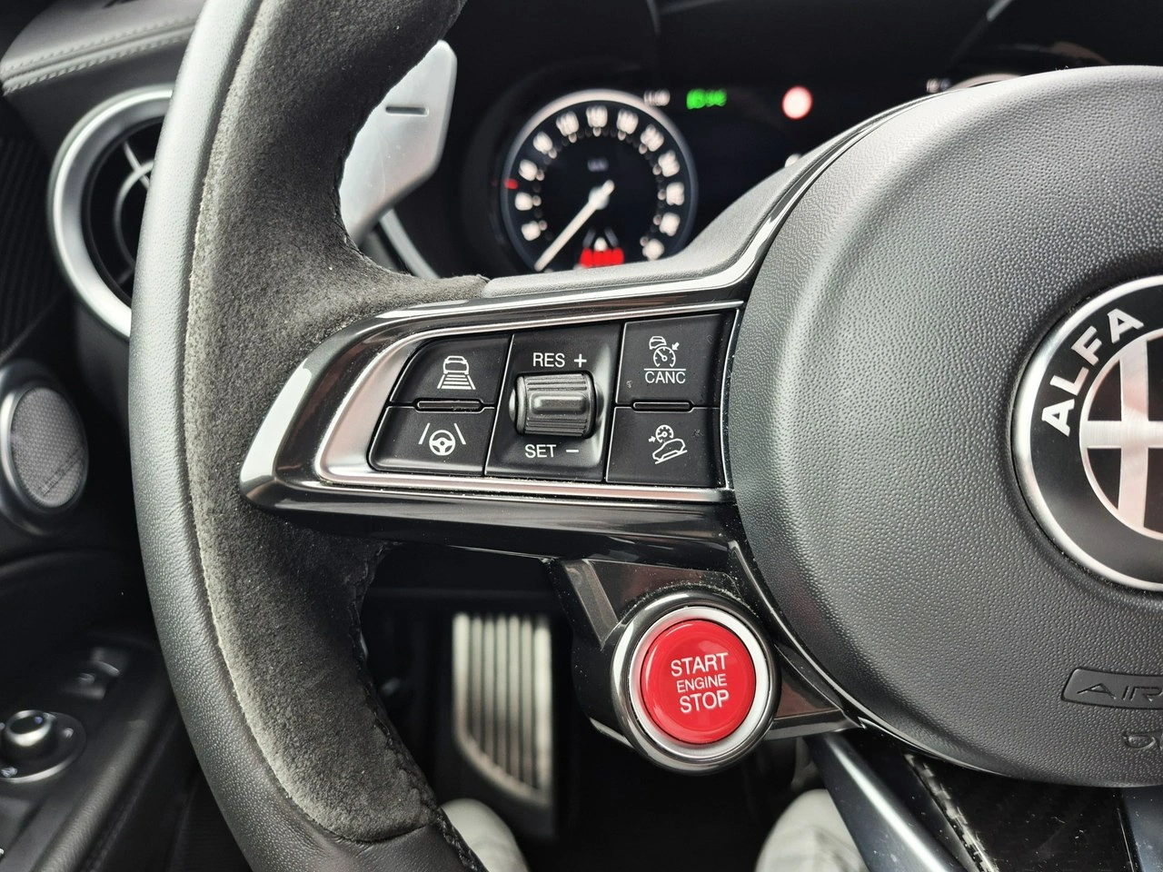 Alfa Romeo Stelvio - Zdjęcie 35