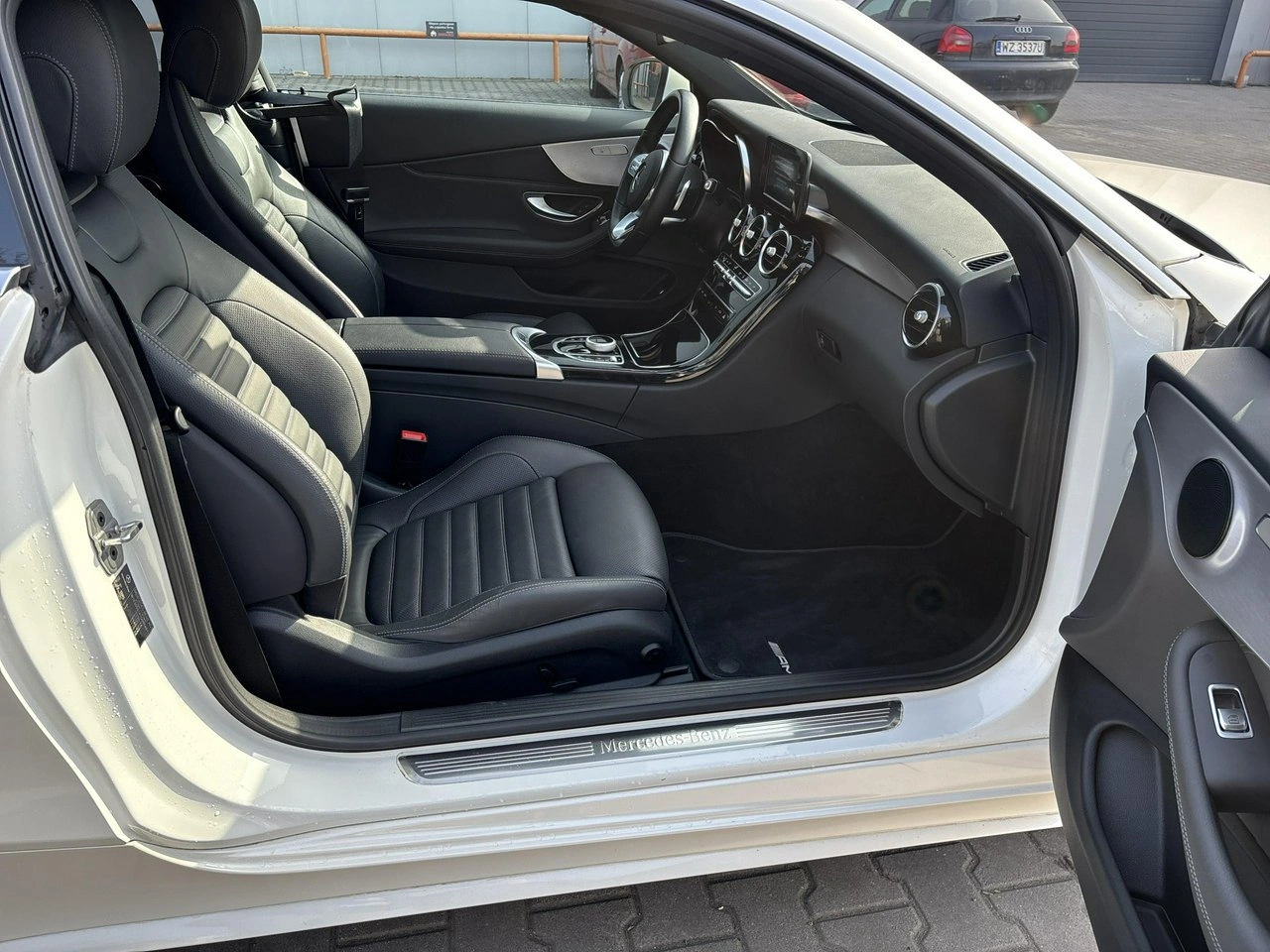 Mercedes C 300 - Zdjęcie 15