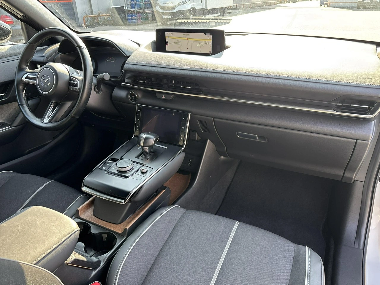 Mazda MX-30 - Zdjęcie 17