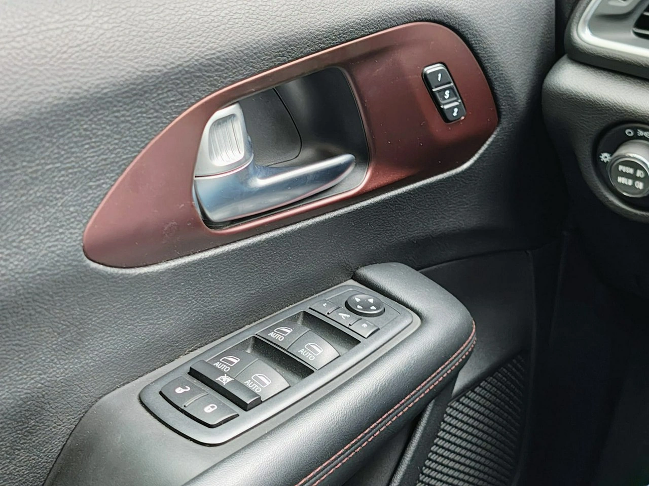 Chrysler Pacifica - Zdjęcie 10