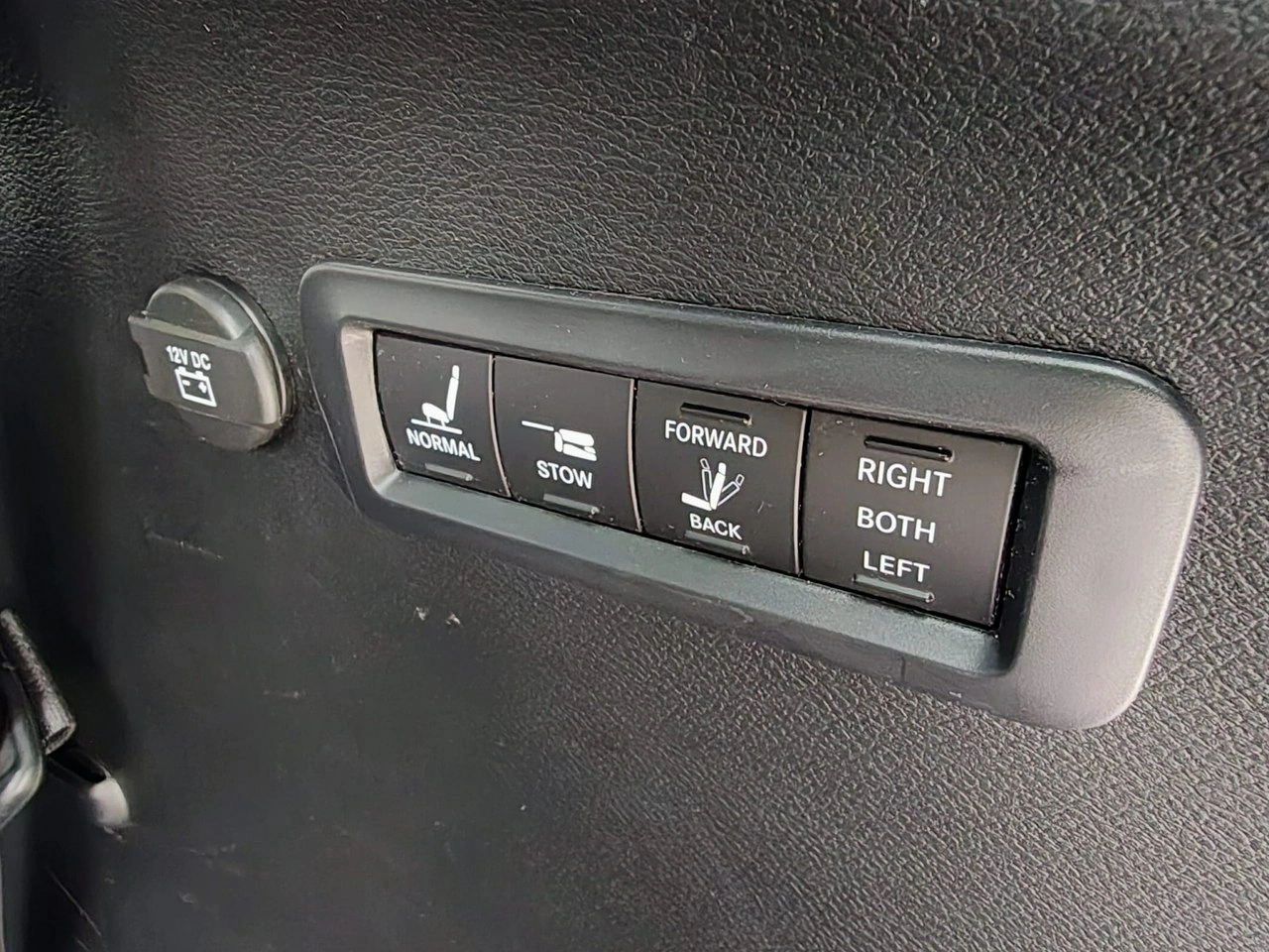 Chrysler Pacifica - Zdjęcie 30