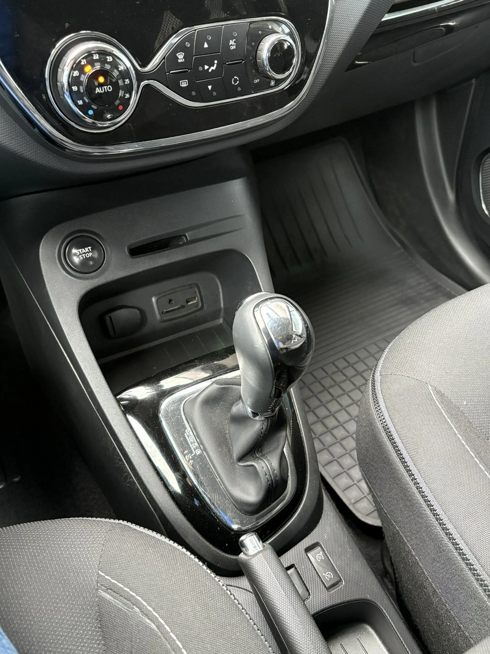 Renault Captur - Zdjęcie 24