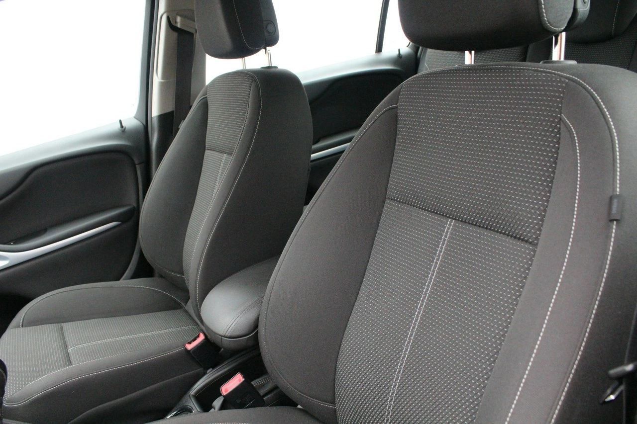 Opel Zafira - Zdjęcie 16