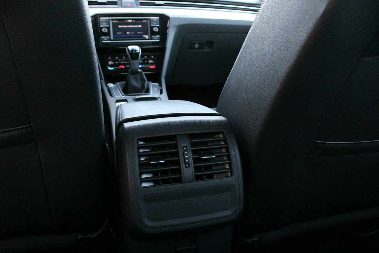 Volkswagen Passat - Zdjęcie 17