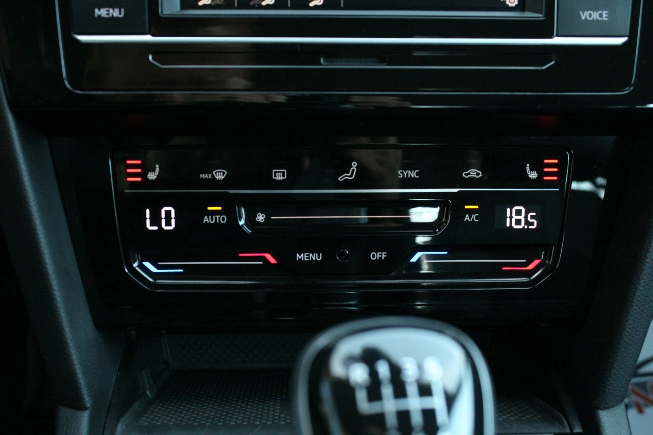 Volkswagen Passat - Zdjęcie 25