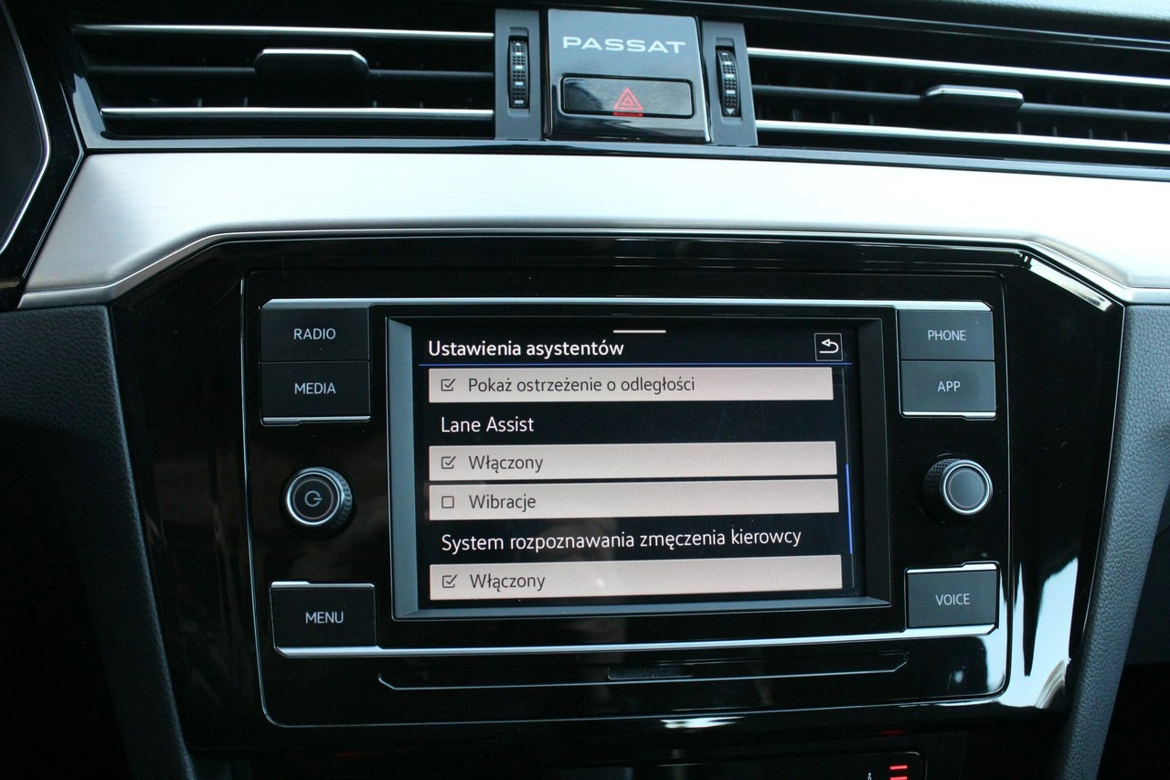 Volkswagen Passat - Zdjęcie 32