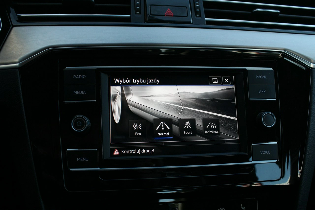 Volkswagen Passat - Zdjęcie 33