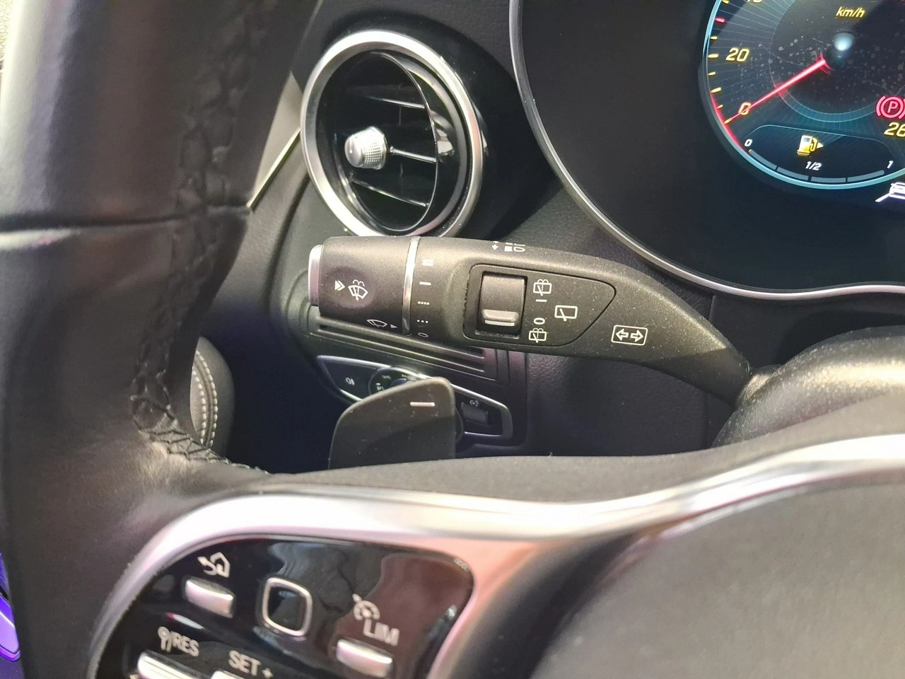Mercedes GLC 220 - Zdjęcie 18
