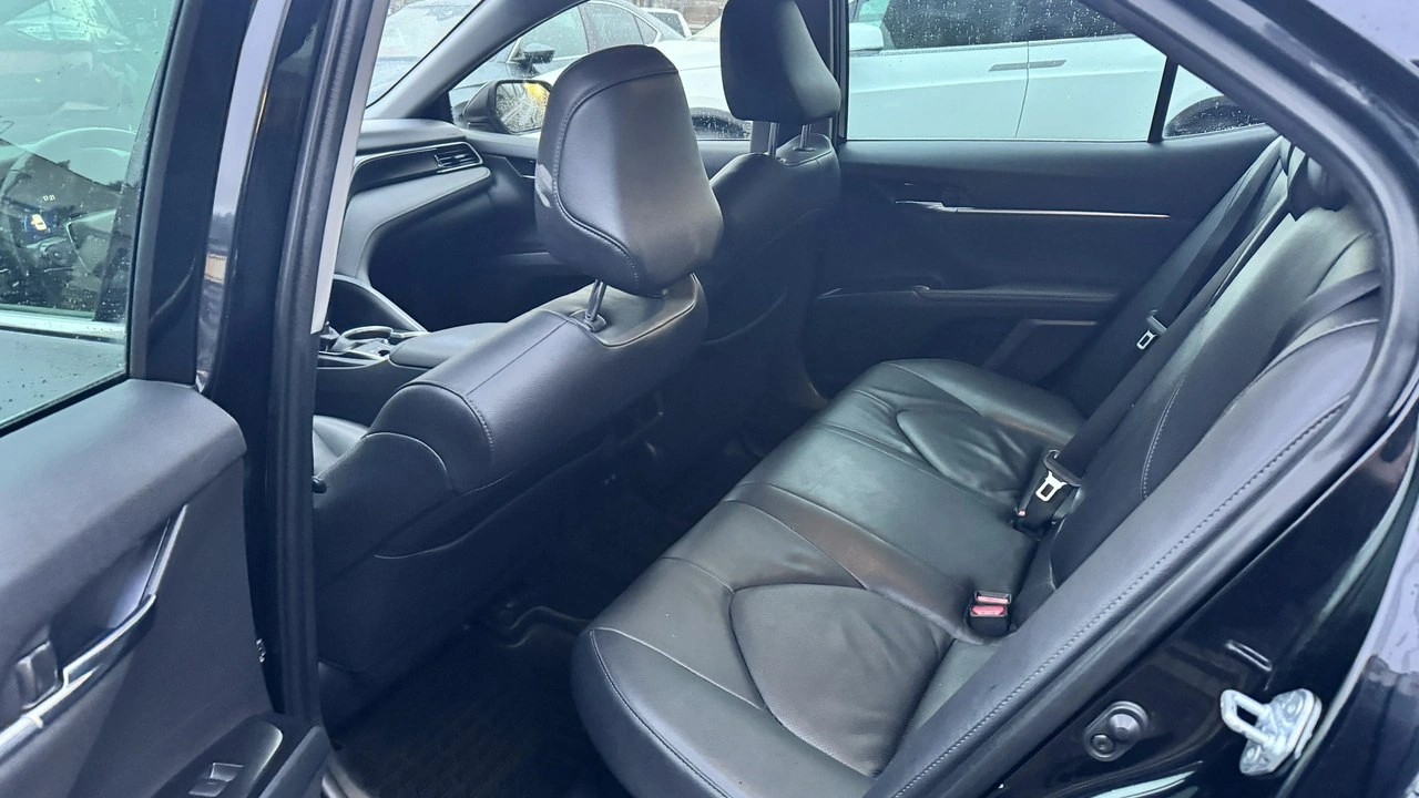 Toyota Camry - Zdjęcie 9