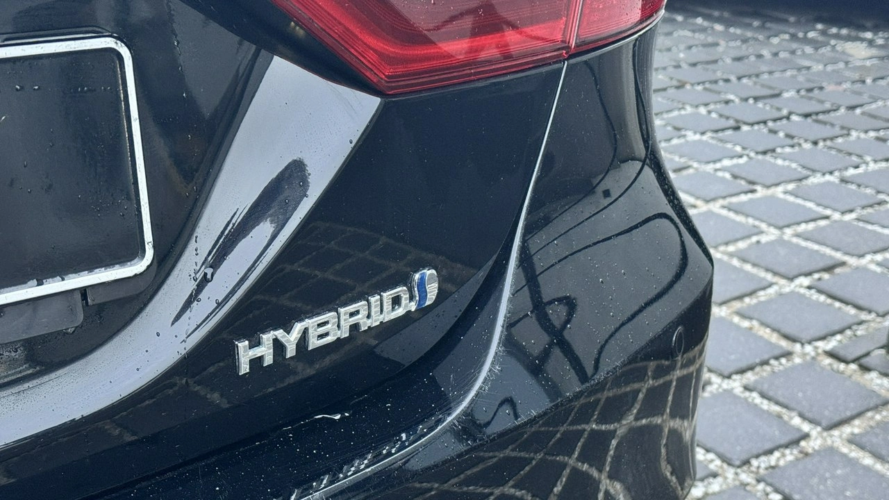 Toyota Camry - Zdjęcie 13