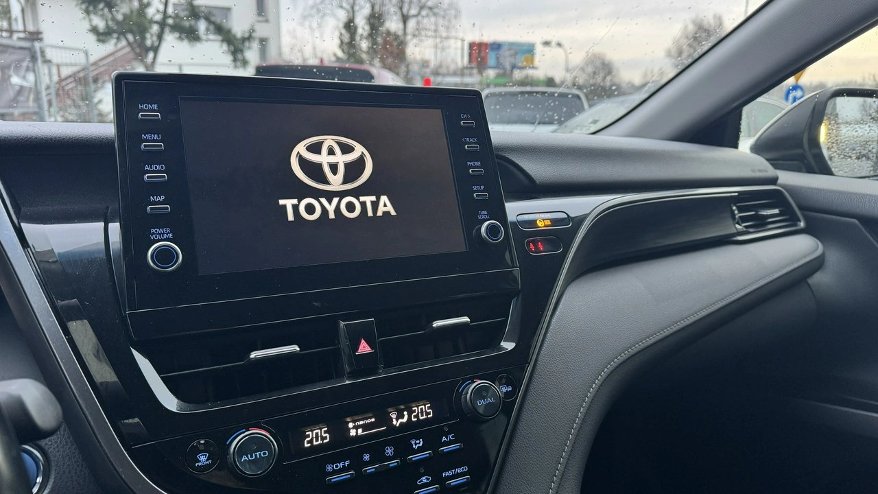 Toyota Camry - Zdjęcie 15