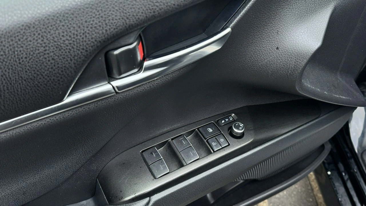 Toyota Camry - Zdjęcie 16