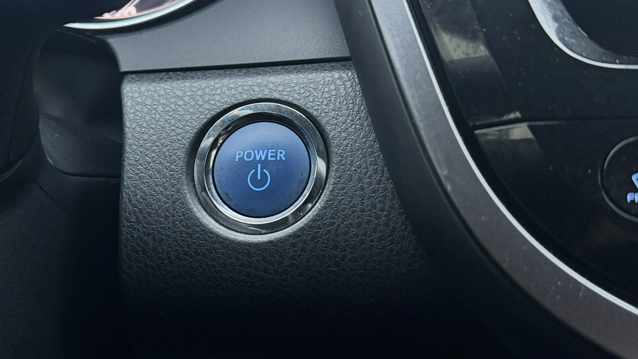 Toyota Camry - Zdjęcie 19