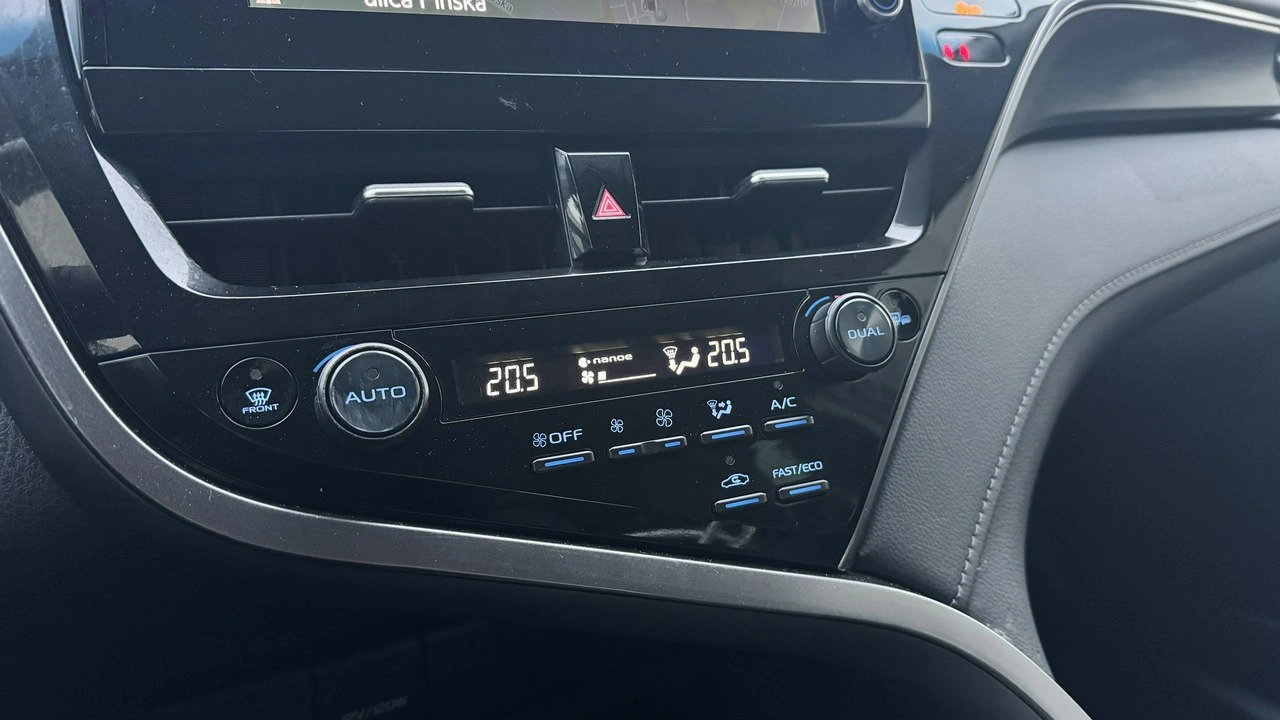 Toyota Camry - Zdjęcie 24