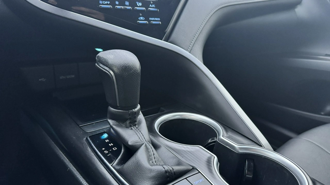 Toyota Camry - Zdjęcie 27