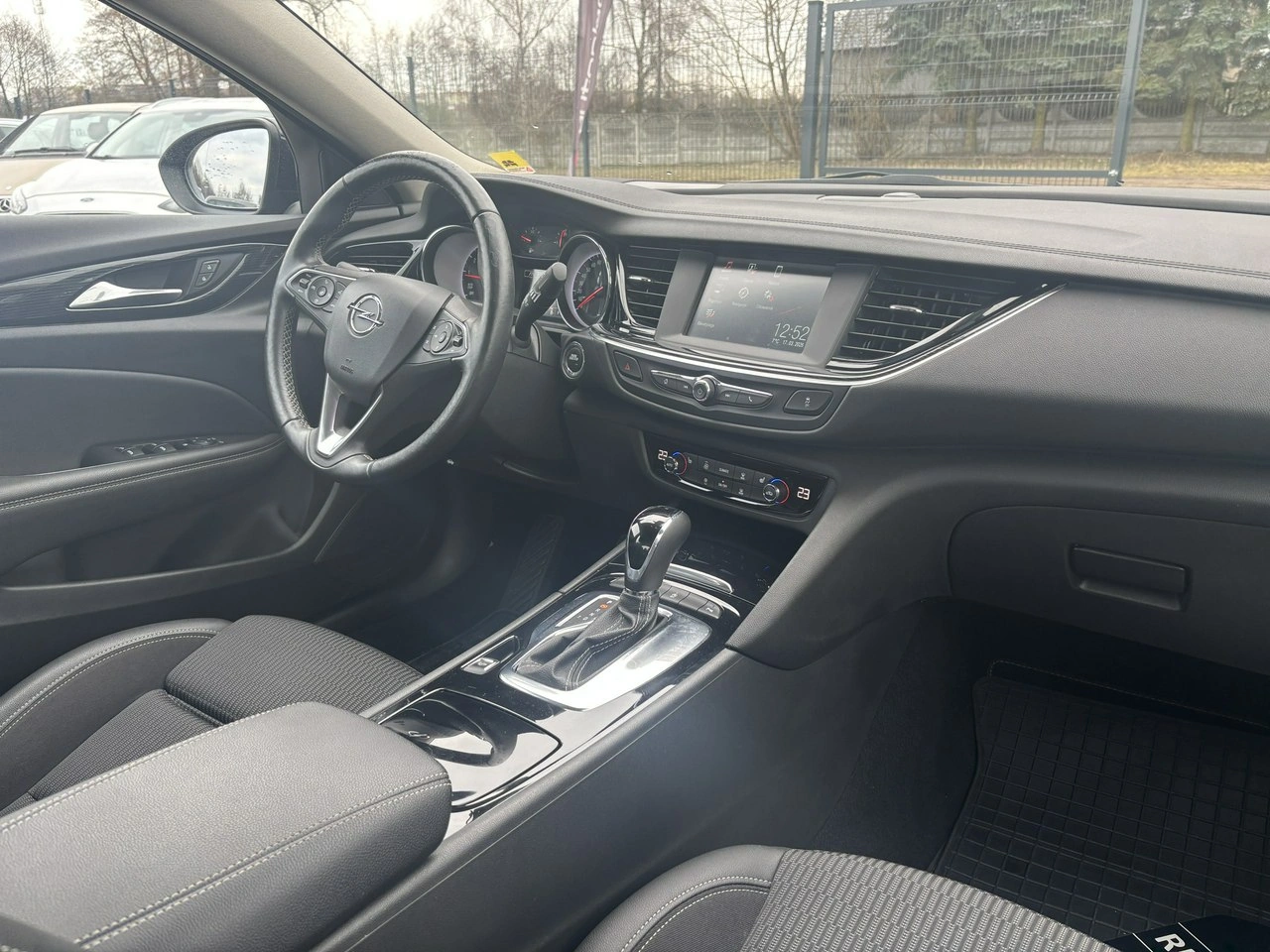 Opel Insignia - Zdjęcie 19