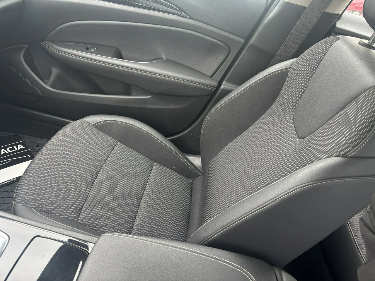 Opel Insignia - Zdjęcie 24