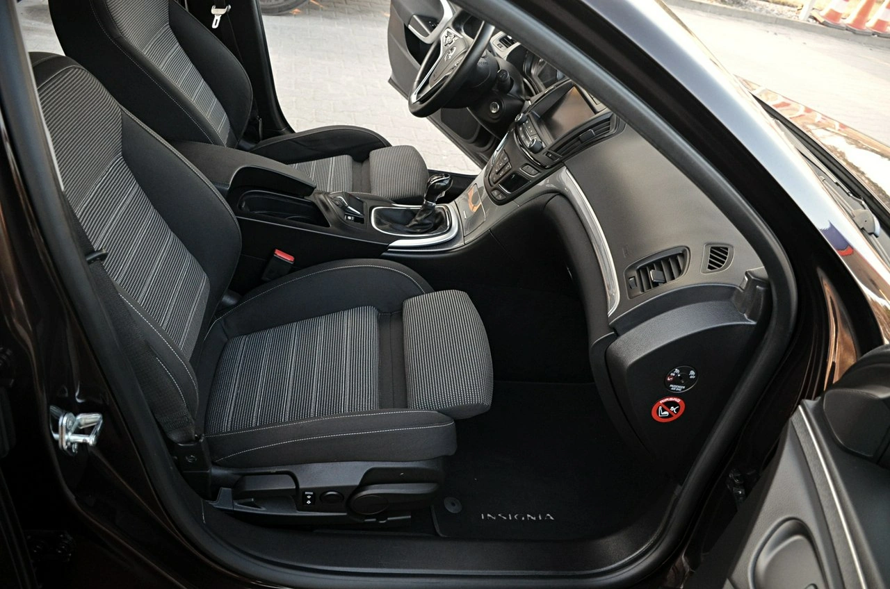 Opel Insignia - Zdjęcie 16