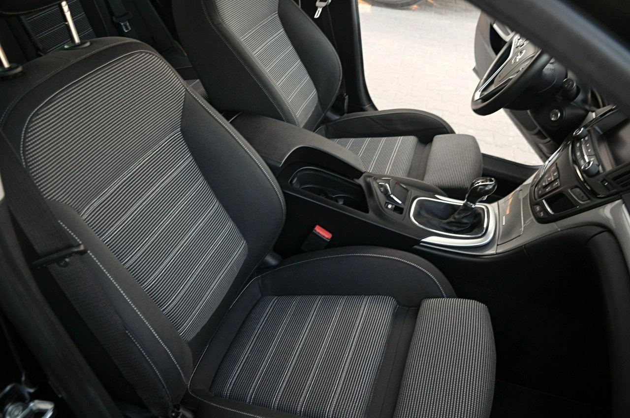 Opel Insignia - Zdjęcie 17