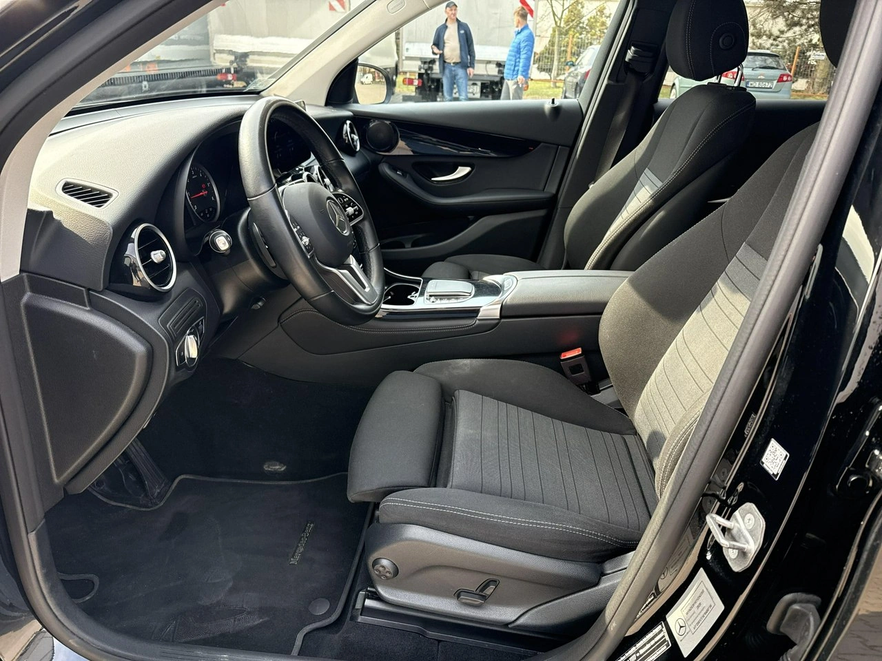 Mercedes GLC 200 - Zdjęcie 10