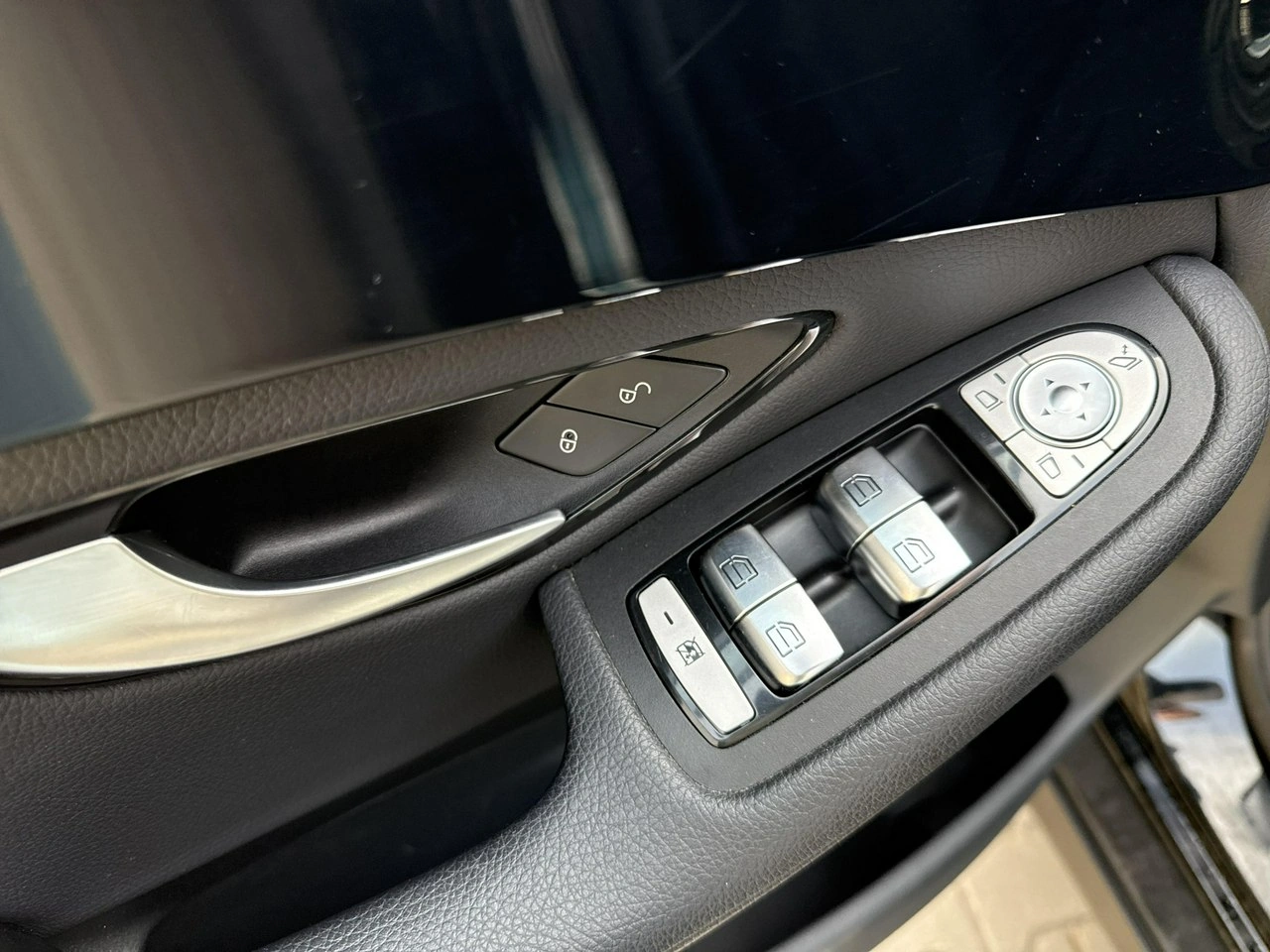 Mercedes GLC 200 - Zdjęcie 11