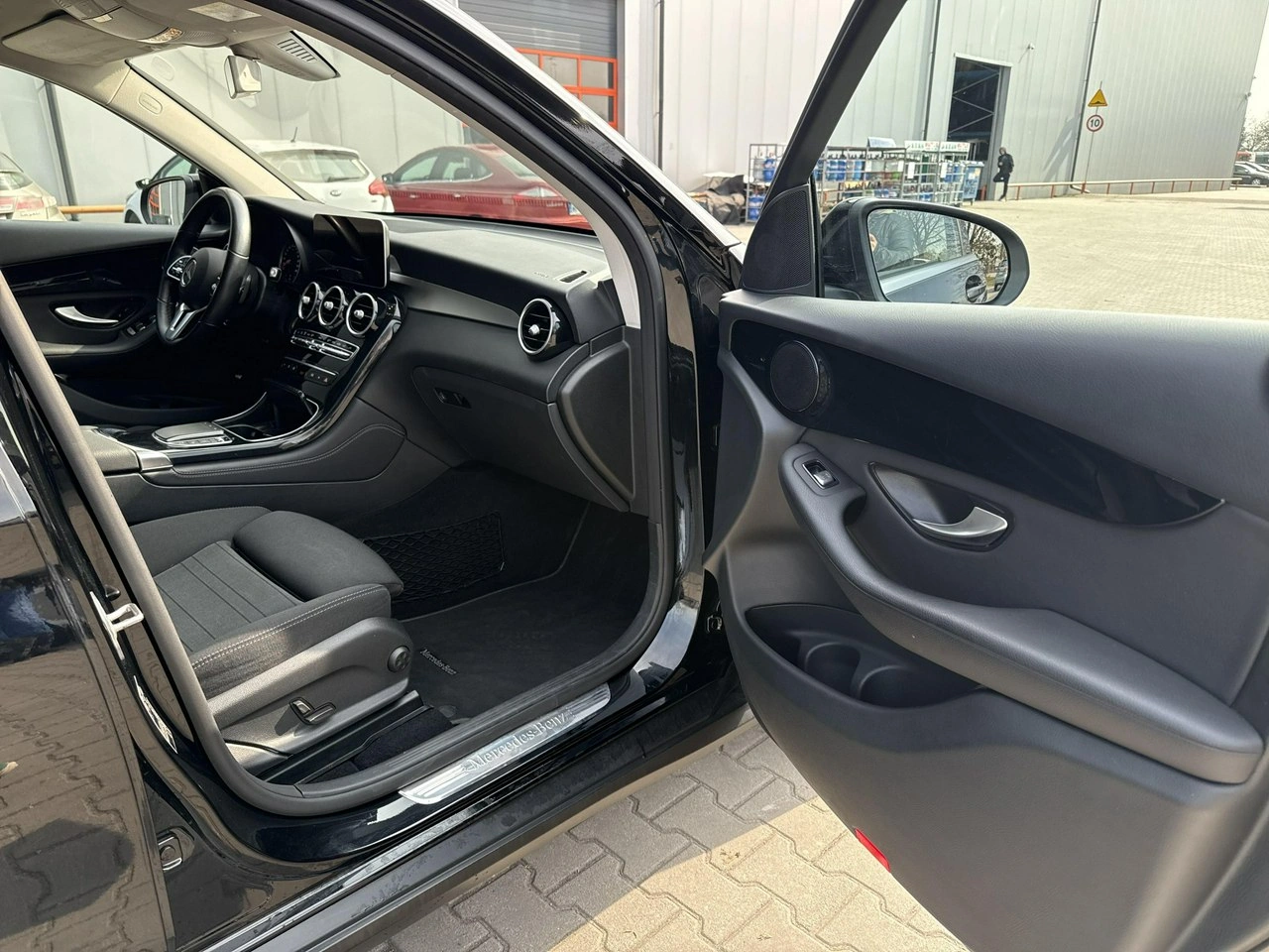 Mercedes GLC 200 - Zdjęcie 19