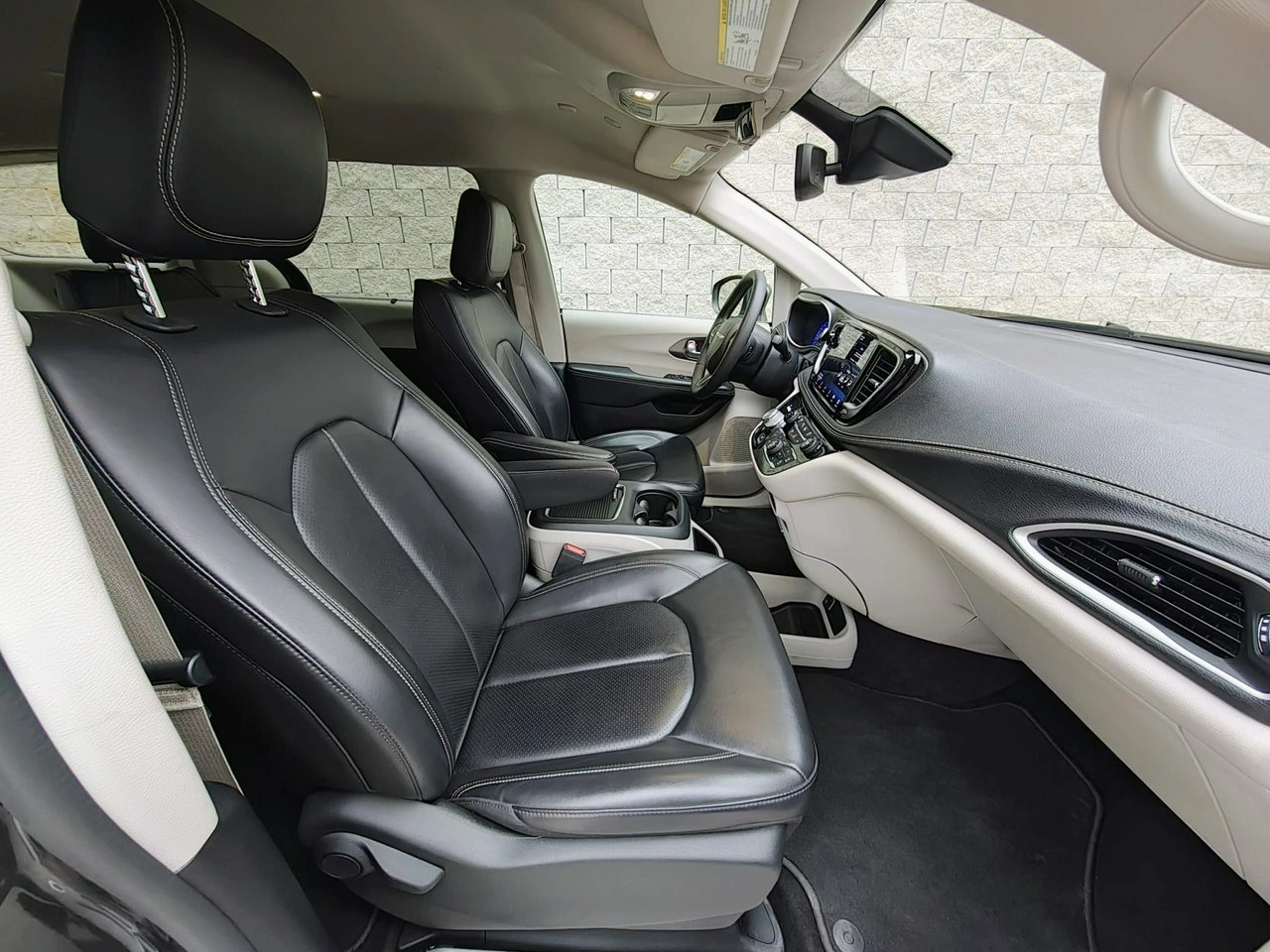 Chrysler Pacifica - Zdjęcie 13