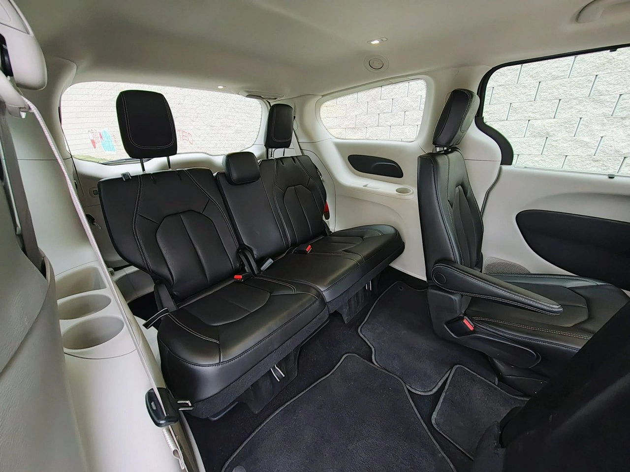 Chrysler Pacifica - Zdjęcie 16