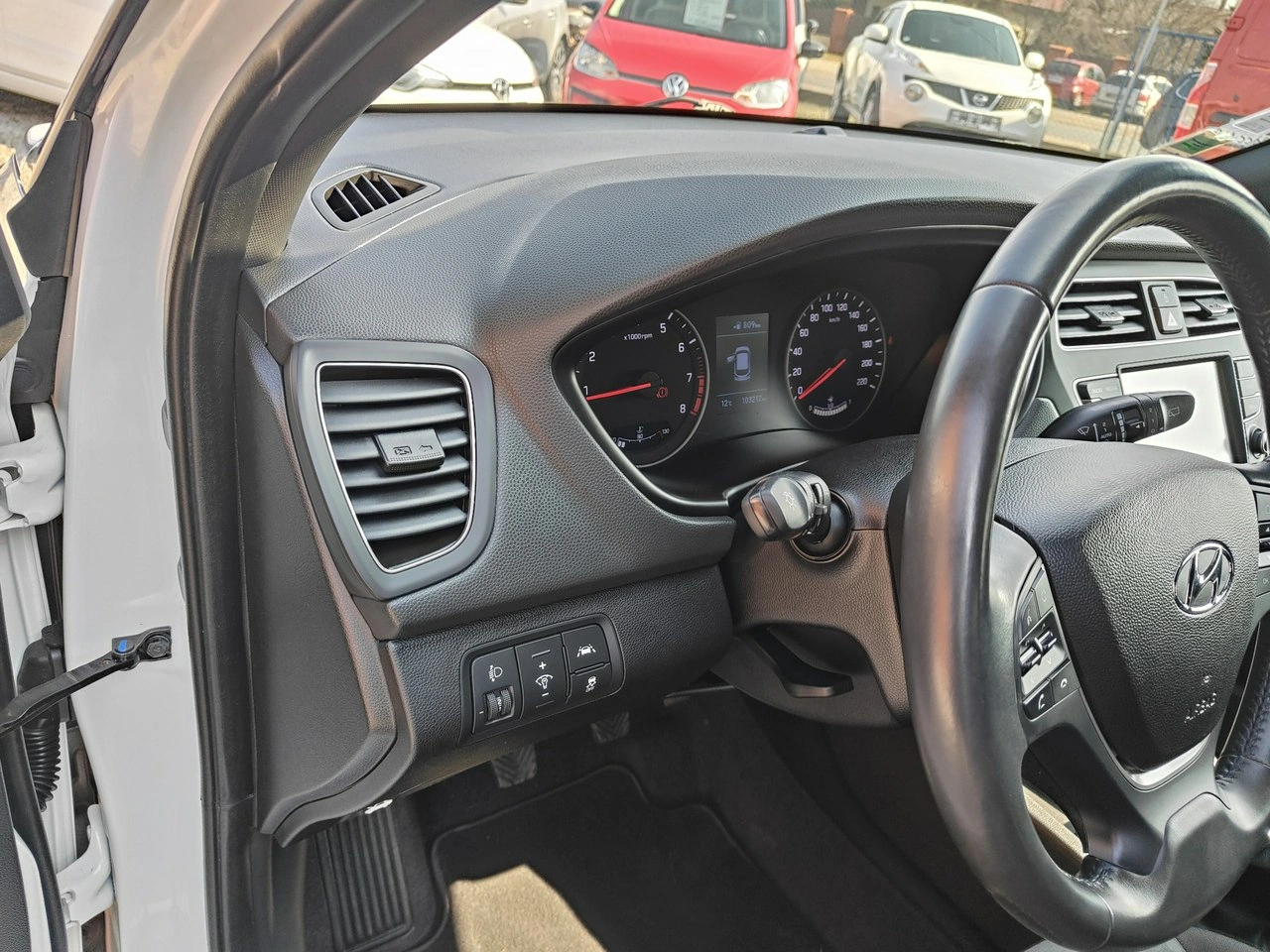 Hyundai i20 - Zdjęcie 11