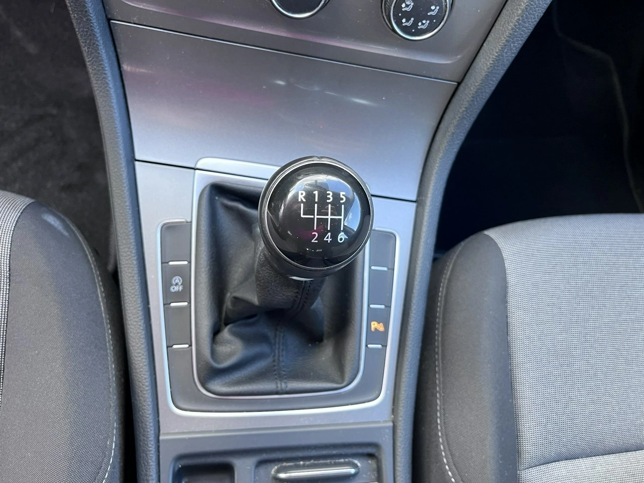 Volkswagen Golf - Zdjęcie 19