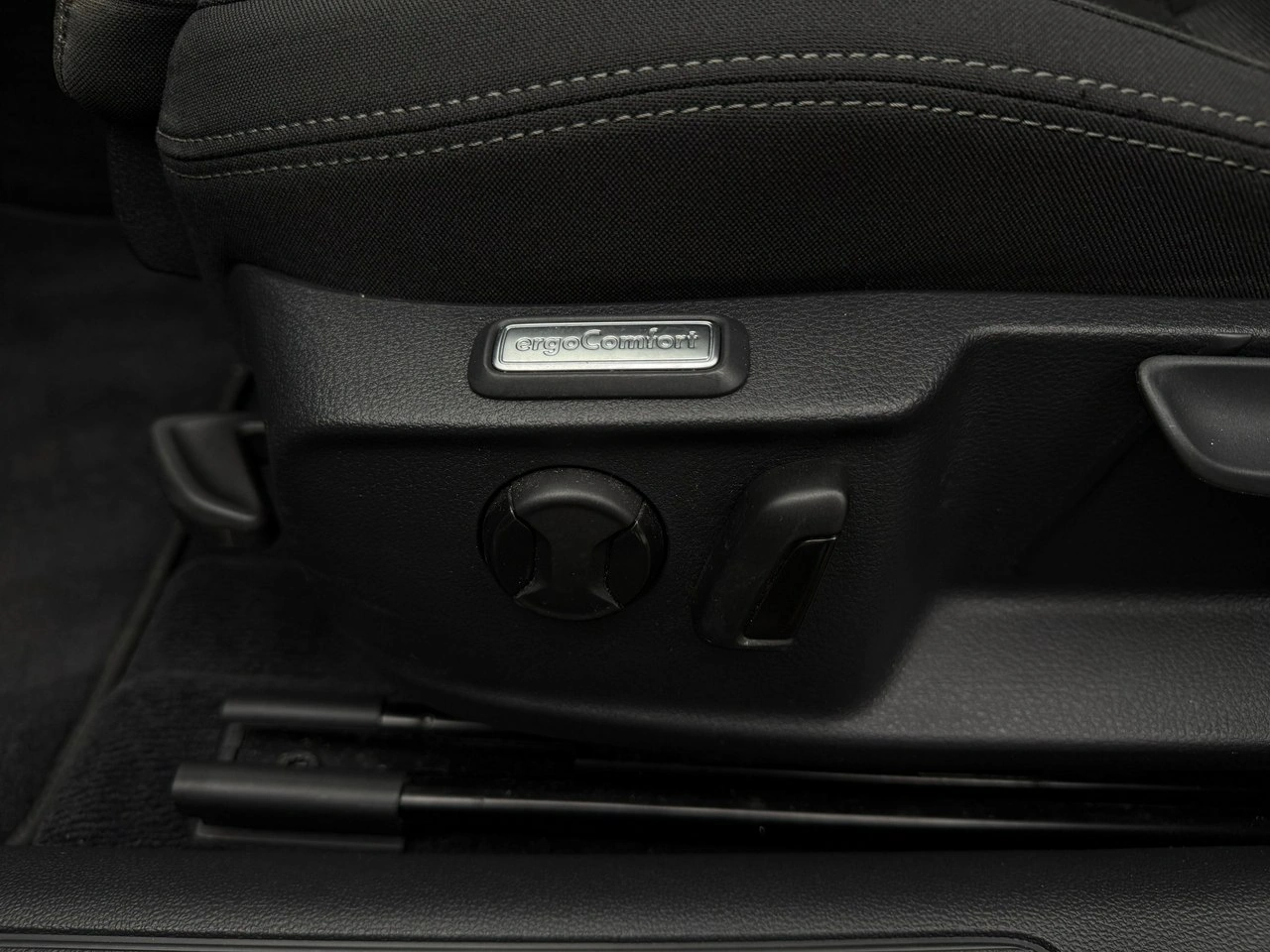 Volkswagen Passat - Zdjęcie 35