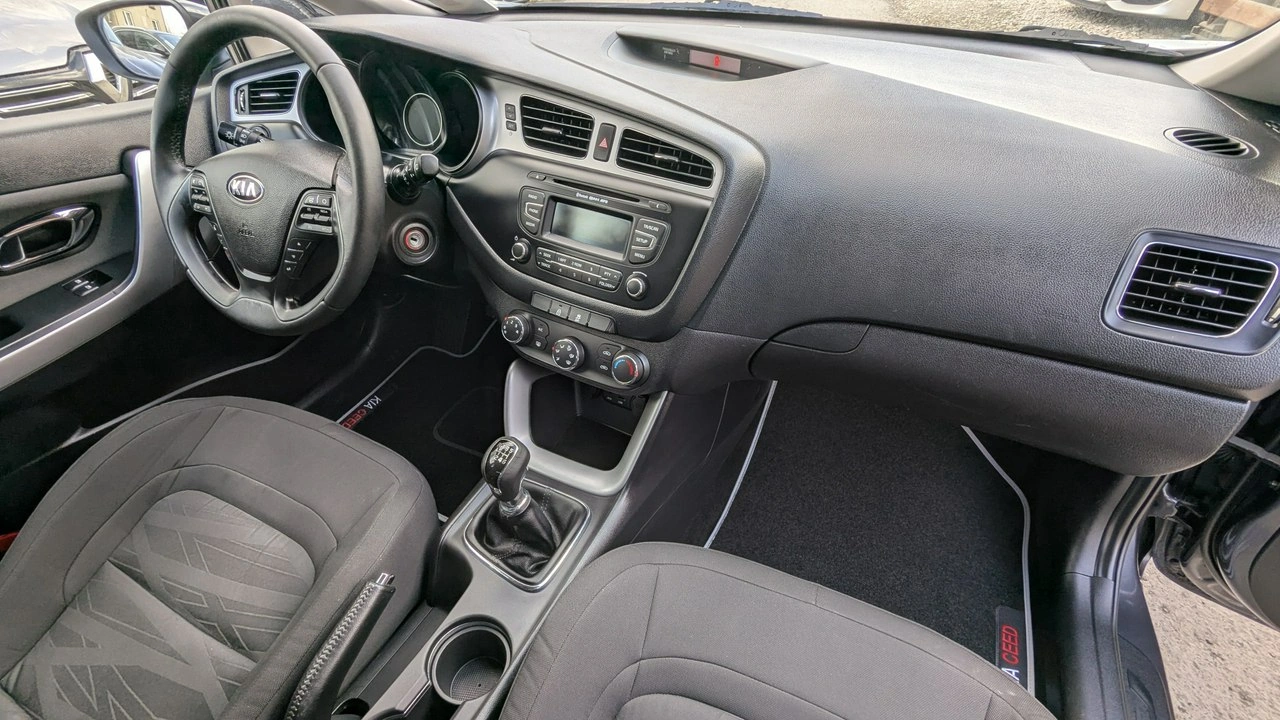 Kia Ceed - Zdjęcie 17