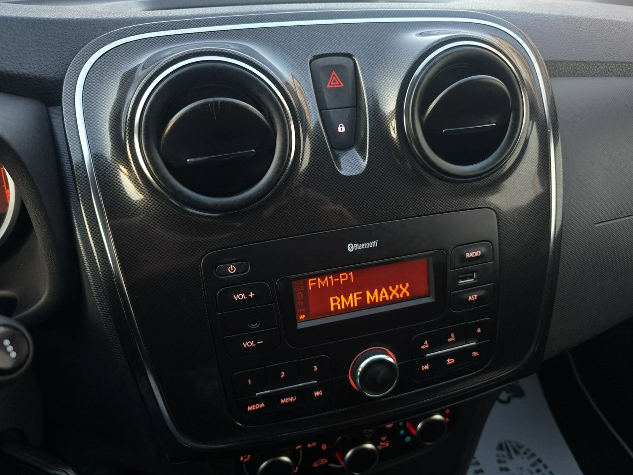 Dacia Sandero - Zdjęcie 16