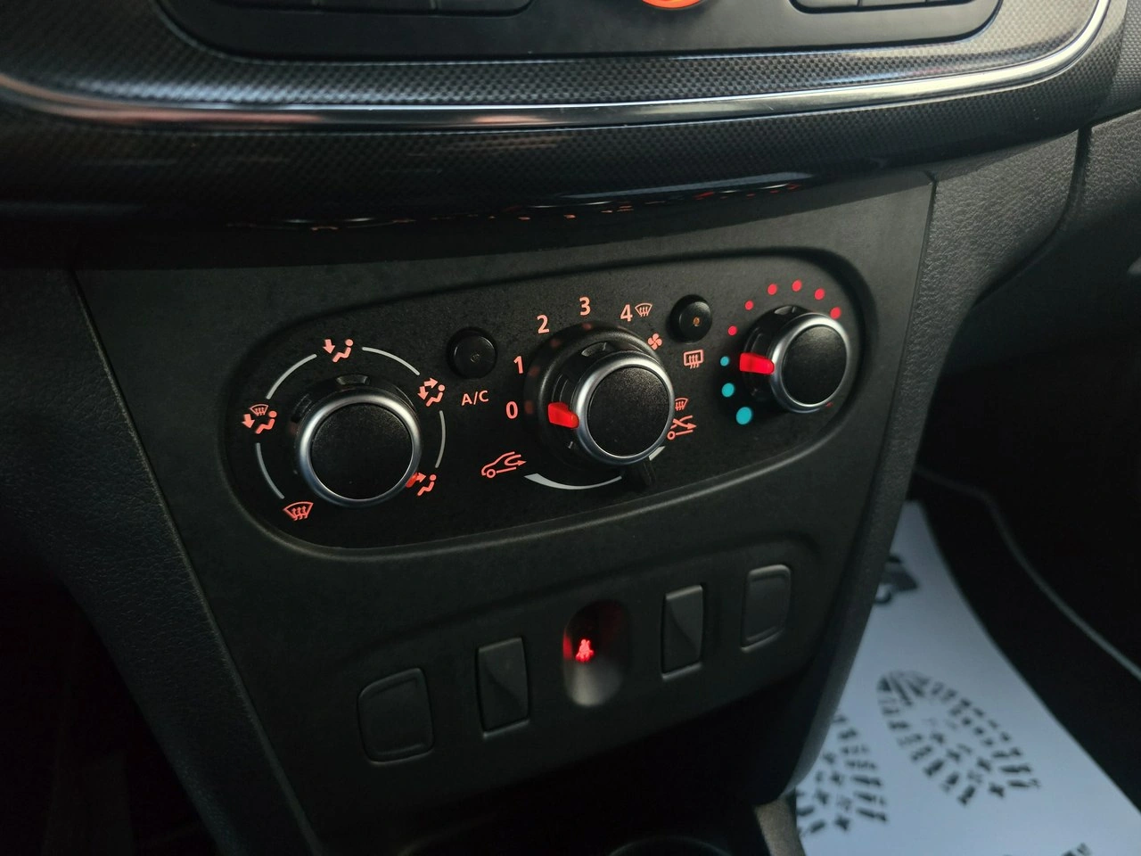 Dacia Sandero - Zdjęcie 17