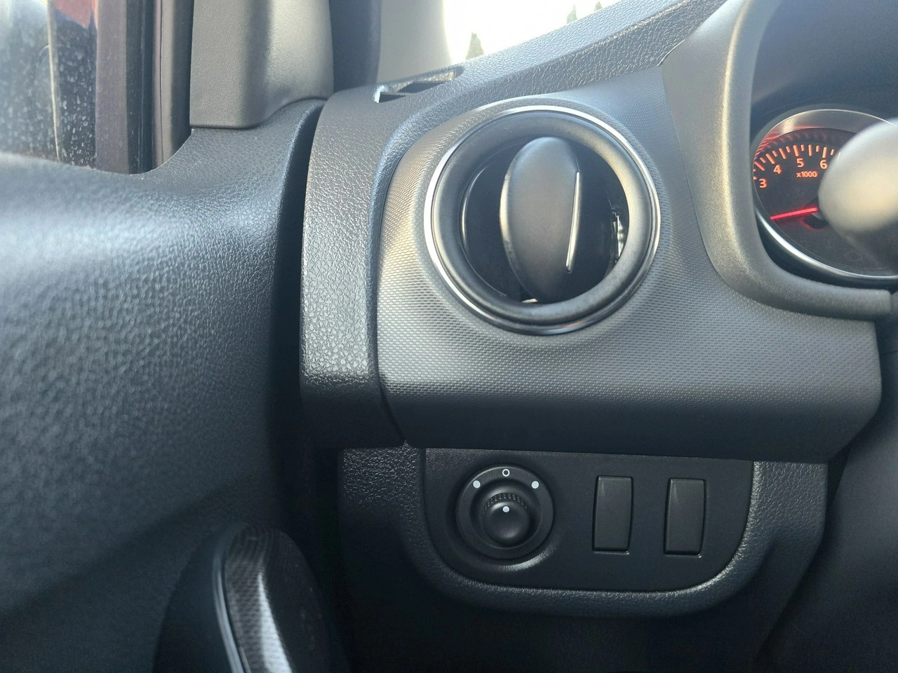 Dacia Sandero - Zdjęcie 21